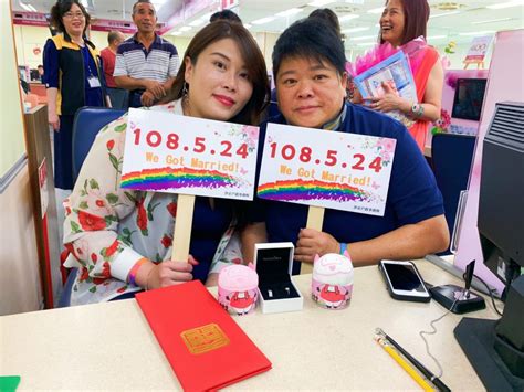 Taiwan Holds Asias First Legal Binding Gay Wedding Asianewsnetwork