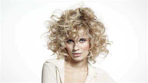 Medium Long Blonde Hair With Large Size Curls