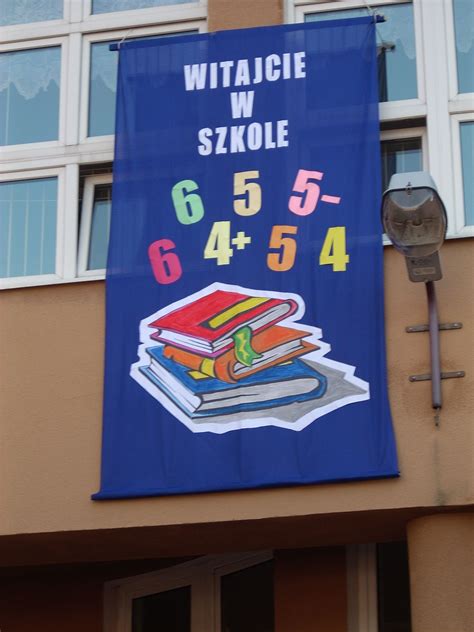 Rozpoczęcie roku szkolnego 2021/2022 odbędzie się dnia 1 września 2021 roku według poniższego harmonogramu. Rozpoczęcie roku szkolnego | Dekoracje klasowe, Szkoła ...
