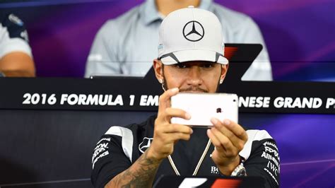 Lewis Hamilton Laughs Off Suzuka Snapchat Criticism Espn