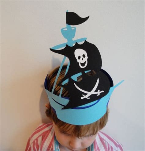 Step by step diy pirate hat tutorial including template. Pirate Hat #diy #crafts | Clever crafts | Pinterest | Pirate hats, Craft and School