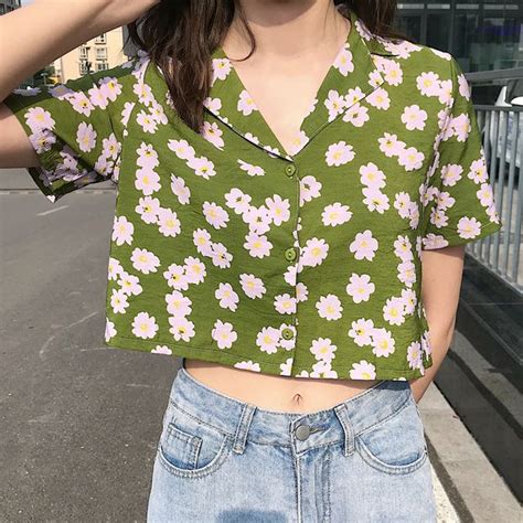 Cropped Daisy Shirt In 2020 Flower Shirts Outfit Fashion Short Sleeve Button Up