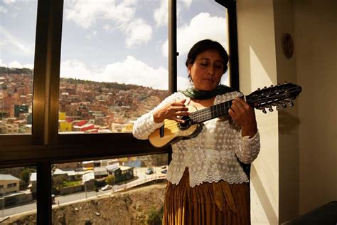 Marisol Díaz Entre Café Y Música Urgentebo