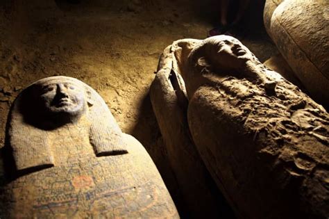 Gli Archeologi Scoprono 27 Nuove Tombe Intatte Nel Luogo Di Sepoltura Egiziano Greenme