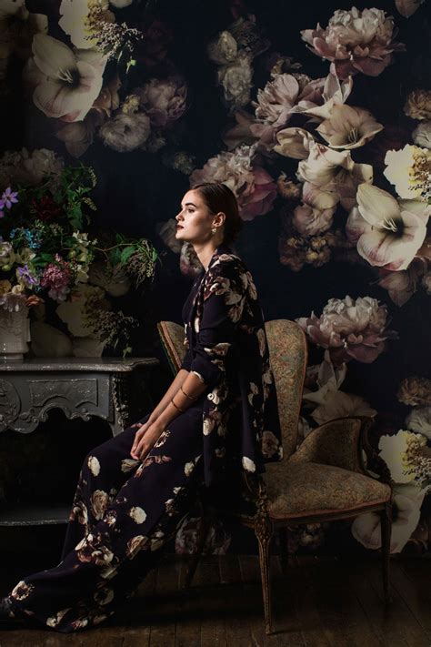 Find the best floral wallpaper on wallpapertag. On trend: Oversized floral wallpaper - Lanalou Style