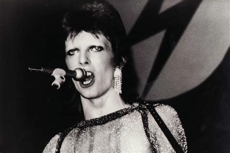 David Bowie Emlékbélyeget Adnak Ki