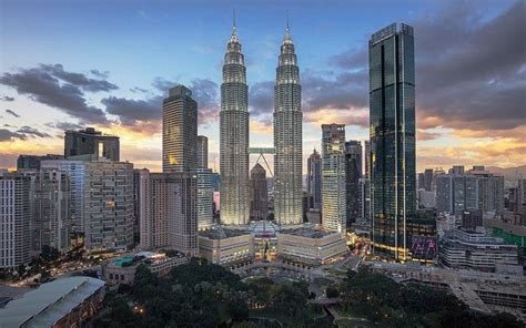 Petronas Twin Towers In Kuala Lumpur Discover The Skyscraper