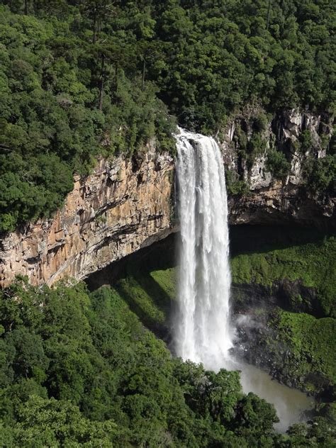 O portal rs.gov.br concentra os serviços disponíveis no rs e os principais do governo federal. Caracol waterfall, Canela - Rio Grande do Sul, Brazil