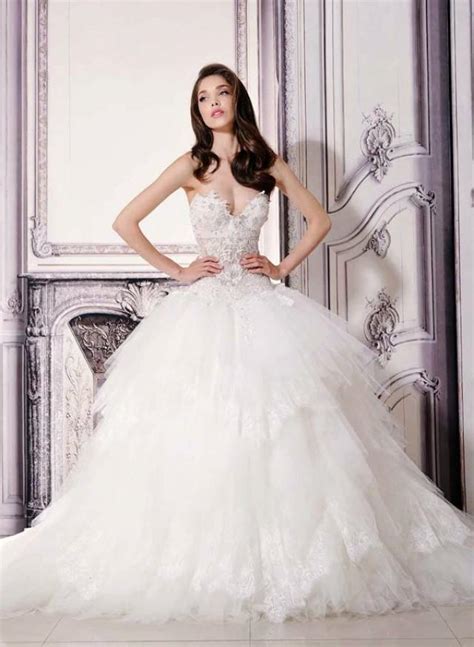 20 Breathtaking Wedding Dresses For Glamorous Brides 2197839 Weddbook