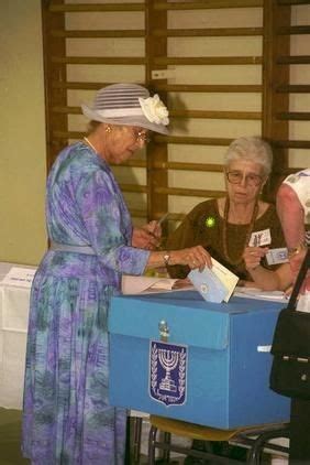 סדרת דוקו פשע העוקבת אחרי תיקי רצח ופענוחם. תצלומים בחירות 1999