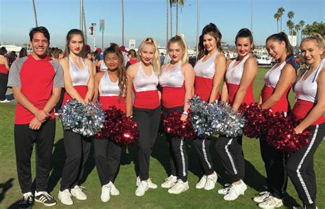 Hpa Cheer Team Spreads Holiday Aloha In San Diego Perform At 40th