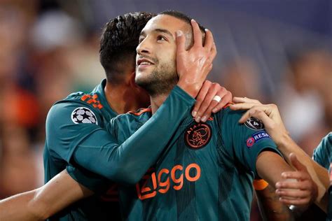 He is currently 28 years old and plays as a wide man for chelsea in england. Hakim Ziyech: 'Ik denk elke dag aan mijn vader' | Het Parool