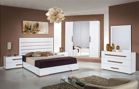 Dressing table stools, chests of drawers. White High Gloss Bedroom Furniture Sets Uk | www.resnooze.com