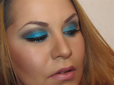 Makeup With Blue Eyes And Light Pink Lips