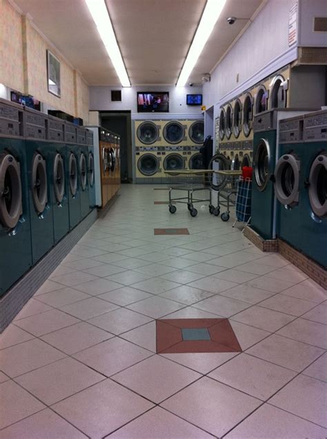 College Laundromat Laundry Service In Dufferin Grove Laundromat