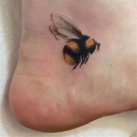 25 Best Bee Tattoo Ideas For Women Beautiful Dawn Designs In 2021
