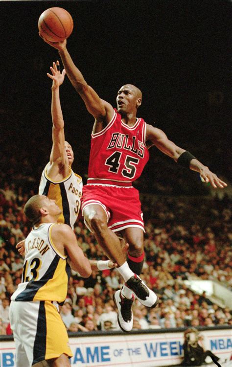 See more ideas about magic johnson, nba legends, basketball legends. 50. Geburtstag: Magic Johnson und Scottie Pippen über ...
