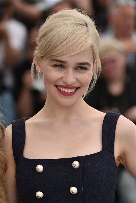 She studied at the drama centre london, appearing in a number of stage productions. Red Carpet Dresses: Emilia Clarke - "Solo: A Star Wars ...