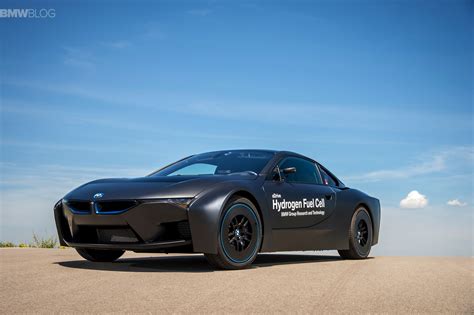 This calculation assumes that your vehicle is fully charged when you begin your 25 mile trip and that you do not recharge during. See the BMW i8 hydrogen fuel cell in action