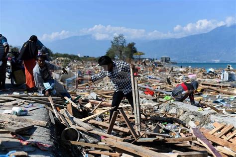 Makalah manajemen bencana geologi bencana tsunami dan implikasinya di kota palu, provinsi sulawesi tengah. Ombak tsunami Sulawesi selaju 800km sejam | Harian Metro