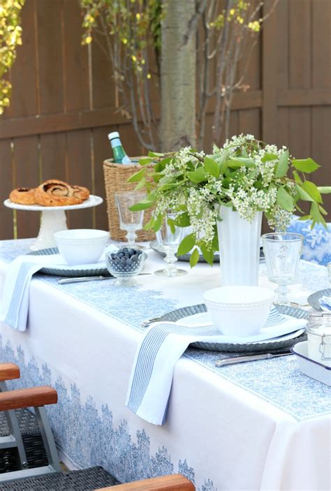 Jun 26, 2018 · start with a basic setting to dress up the table and set a casual mood for your dinner party or holiday gathering. Casual Outdoor Brunch Table Setting - Satori Design for Living