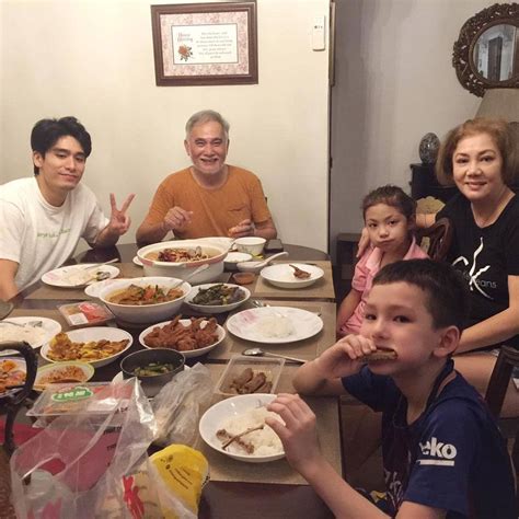5 (2019) and jalan jalan (2018). Phase 2 Weekend: Zoe Tay Ate Crabs At Home, Tay Ping Hui ...