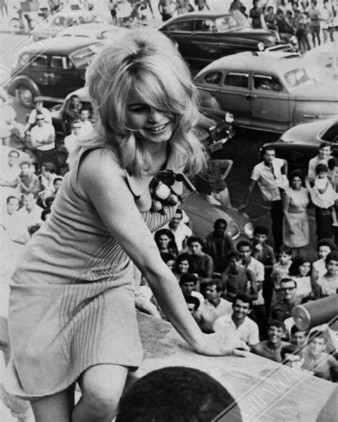 Brigitte Bardot Poster Vintage Photo 1964 In Brazil Etsy Brigitte Bardot Atrizes A Atriz