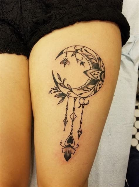 This is a dream catcher tattoos for women that uses a monochromatic approach and uses the intricacies of design elements to achieve a sense of depth and realism. dream catcher + moon inside tattoos for men - Recherche ...