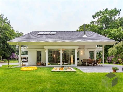 Dieser wird immer individuell berechnet, steht er doch unter dem einfluss mehrerer faktoren und ist somit kaum pauschal anzugeben. Einfamilienhaus Ästhetik von Meisterstück-HAUS | Fertighaus.de