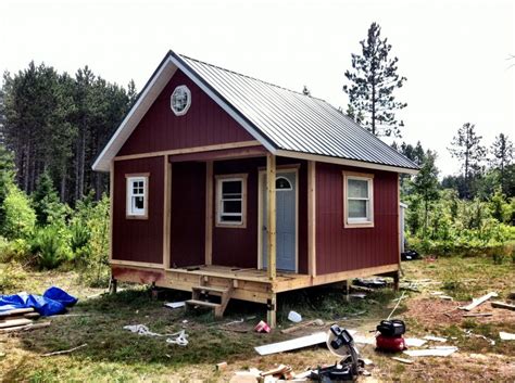 The cabin features a balcony and space to spread out with a separate bedroom. 12X16 Cabin with Loft 12 X 16 Cabin Layout, small cabin ...