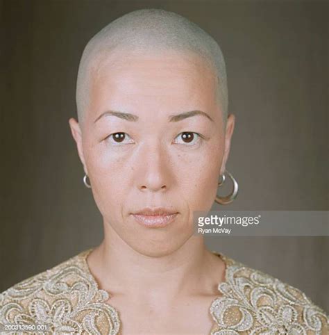 Women Shaved Head Fotografías E Imágenes De Stock Getty Images