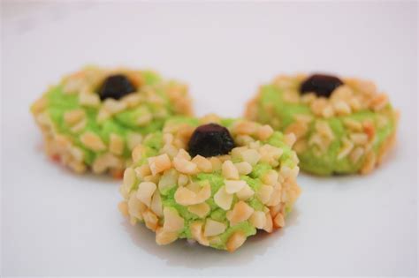 Perkara penting yang pelajar perlu tahu adalah cara membuat setiap kek dan biskut mengikut kaedahnya. lelazam. blogspot.com: Mari...mari..kita belajar tips buat ...