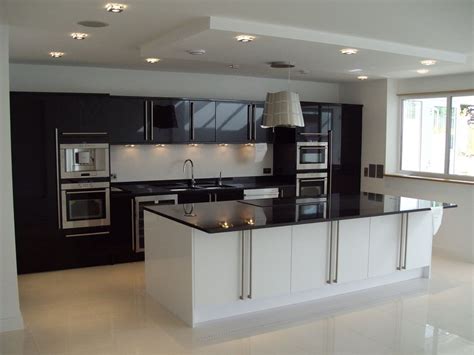 Shop the premium quality rta kitchen and bath cabinets at woodstone cabinetry! High gloss black and white kitchen | Gloss kitchen ...
