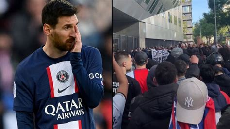Messi hijo de p hinchas del PSG insultaron al campeón del mundo