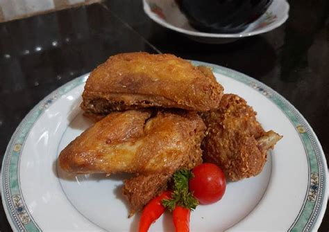Dilansir dari all recipes, berikut cara membuat kulit ayam crispy yang gurih. Aneka Resep Ayam Goreng Bumbu Kuning Gurih Kriuk / Aneka ...
