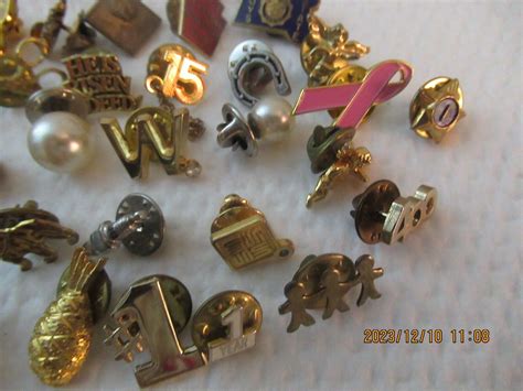 Lot Of Vintage Miniature Mini Pinbacks And Lapel Pins Junk Drawer Ebay