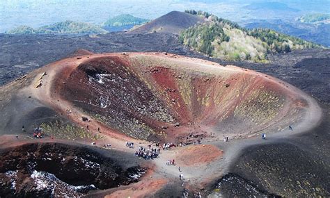 Daily guided tours to mount etna from taormina, with a wide variety, different levels and best price. De Etna vulkaan, een must do op Sicilië. - My Footprints
