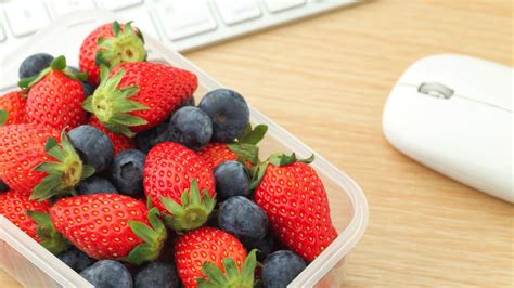 Ask LH: What Healthy Snacks Can I Bring To The Office ...