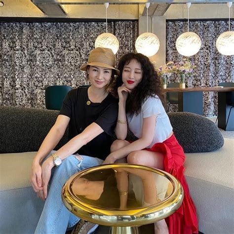 '류성재♥' 한예슬 '잘 키워볼게요'…10살 어린 남친과 공개연애. 1등 대선배님 한예슬 이소라와 모델 선후배 우정 | 텐아시아