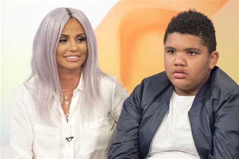 Katie price had melted everyone's hearts by sharing an adorable clip of her son, harvey playing the katieprice #dwightyorke #harveyprice katie price is reportedly furious with her former husband. Katie Price Son Harvey Dad / Katie Price Makes ...
