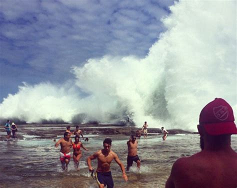 Giant Rogue Wave Slams Into Swimmers In Sydney Video Strange Sounds