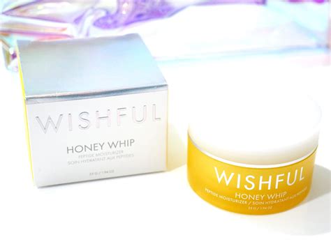 Huda Beauty Wishful Honey Whip Peptide Moisturizer Review