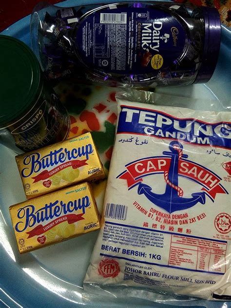 Resepi tart telur simple kulit roti gardenia imej via facebook. RESEPI VIRAL CADBURY ROLL TART - Cik Senah
