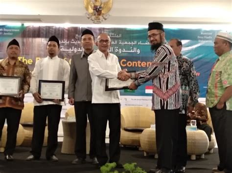 Mungkin lebih baik sebelum dikomunikasikan ke ruang publik, kami rektor diundang terlebih dahulu, kata dia. Para Ahli Tentang Upaya Menangani Radikalisme Di Indonesia ...