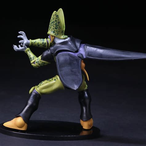 Discover below our collection of dragon ball z figure that will satisfy everyone, from seasoned collectors to casual dragon ball fans. Cell Figure Attack 18cm - Dragon Ball Z Figures