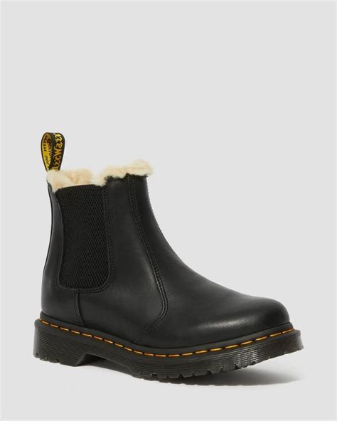 Von chic bis rockig, verspielt bis elegant, die boots sind echte allrounder. Dr martens 2976 women's faux fur lined chelsea boots in ...