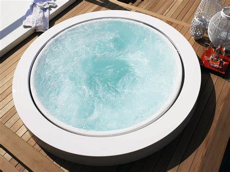 Minipool Built In Hot Tub Overflow Built In Outdoor Hot Tub By Kos By Zucchetti Design