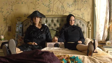Drew barrymore, jessica lange, jeanne tripplehorn and others. Maison Decor: Grey Gardens: A Haunting Real Life Riches to ...