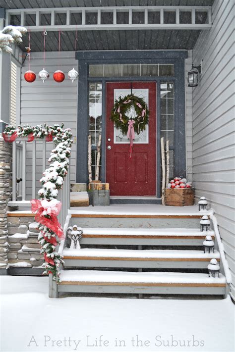 Find beautiful christmas home décor online today. 40 Christmas Porch Decorations Ideas You Will Fall In Love - Decoration Love