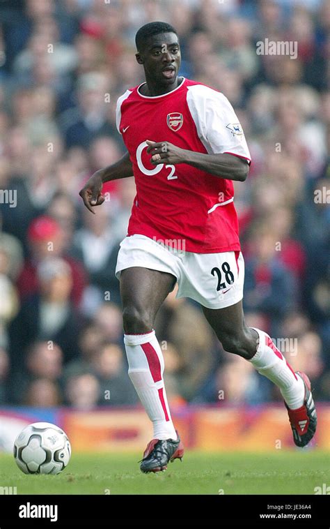 Kolo toure arsenal hi-res stock photography and images - Alamy